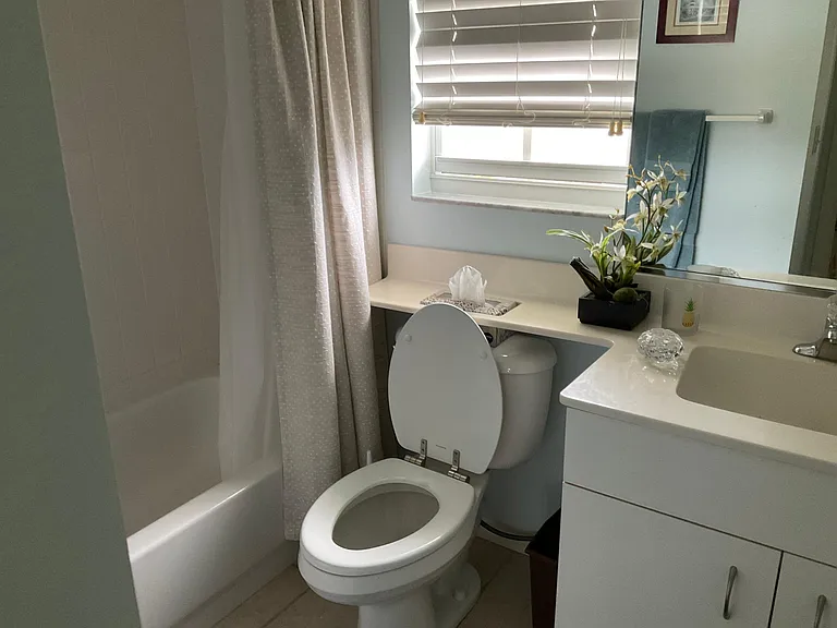 819 Montrose Dr #202 — Photo 24