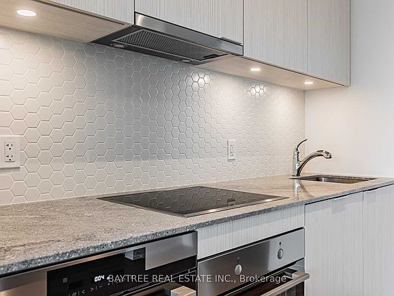 5th image of 158 Front St E #421