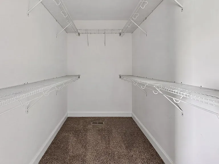 207 Geneva Ln — Photo 23