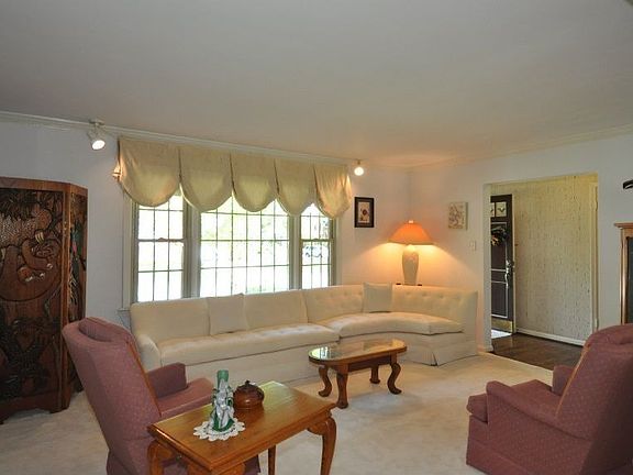 2nd image of 1607 Longdale Dr