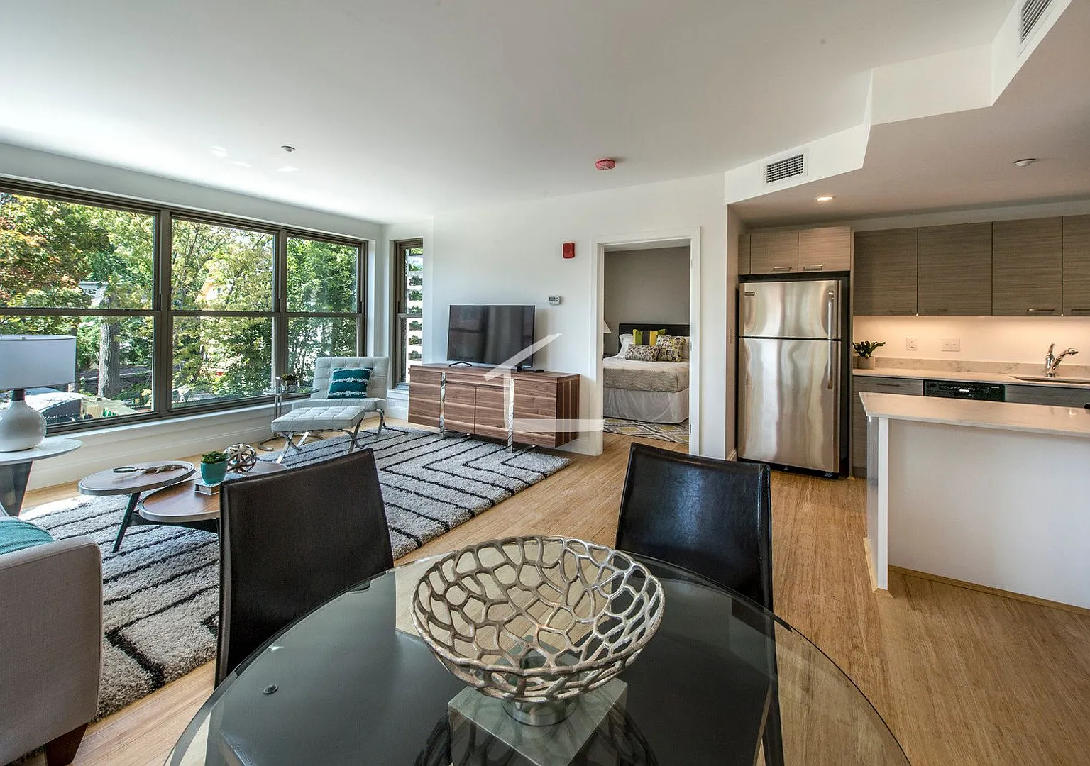 Sunny, Modern Allston 2-Bed/2-Bath Steps from Packard's Corner! — Photo 4
