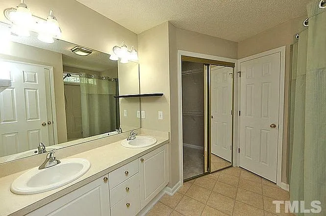 2424 Bay Harbor Dr — Photo 16
