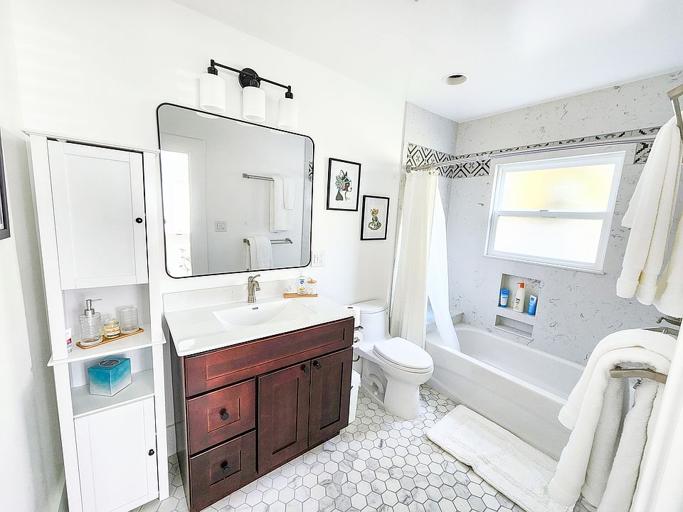 Front ensuite bathroom