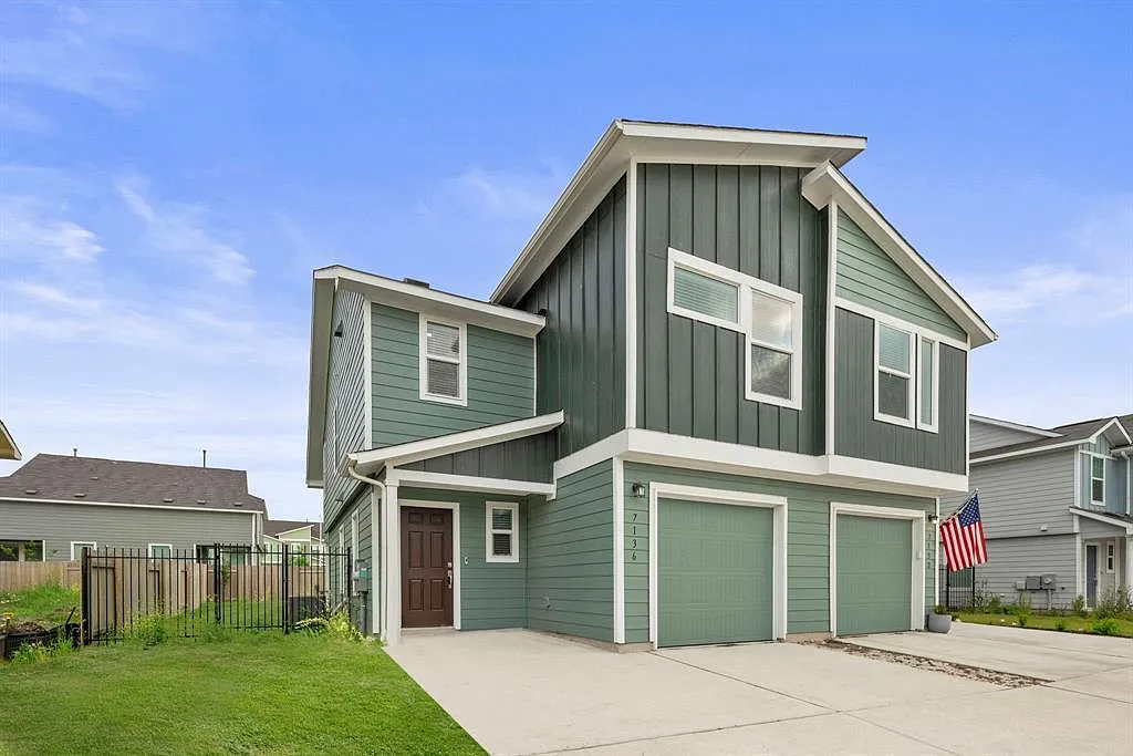 3 bed, 2.5 bath, 1377 sqft, $1,850 — Photo 2