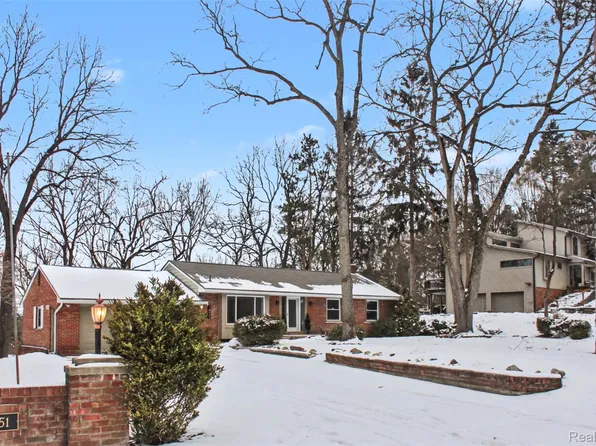 1451 Blue Heron Dr, Highland, MI 48357