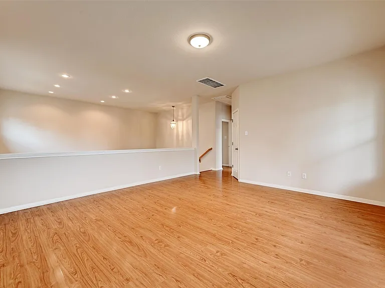 411 W Saint Elmo Rd #34 — Photo 22