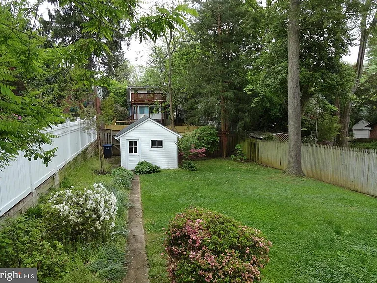 4633 Asbury Pl NW — Photo 2