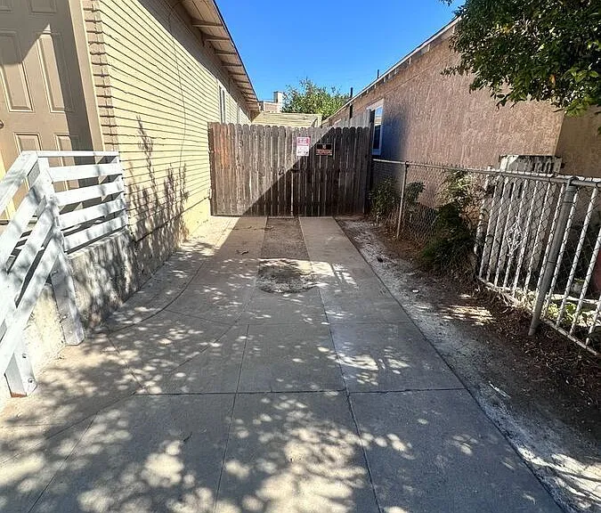 1742 Kearney Ave — Photo 15