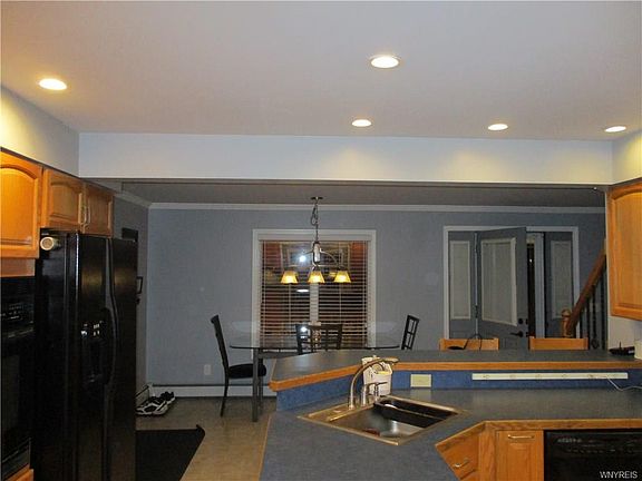 4th image of 3780 Clinton St