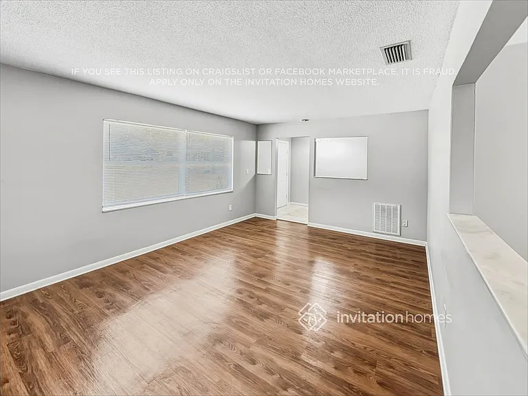900 Vincent Dr — Photo 5