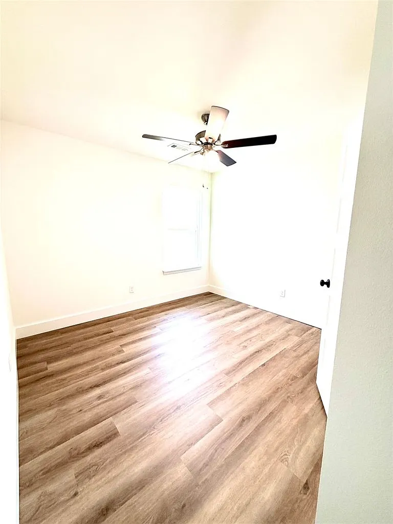 4 bed, 2.0 bath, 1729 sqft, $2,450 — Photo 4