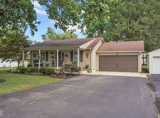 3325 Sycamore Dr, Columbus, IN 47203