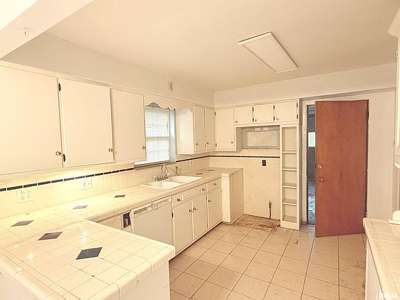 4th image of 27 Biltmore Ter