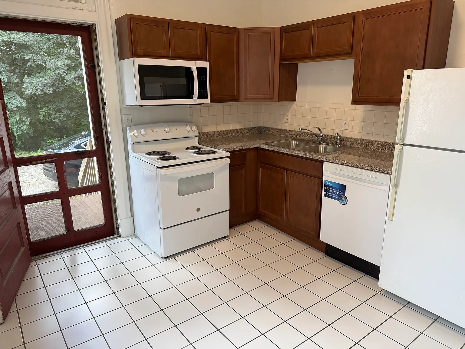 1 bed, 870 sqft, $1,575 — Photo 2