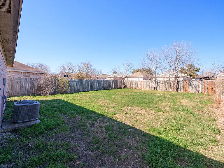 9226 Emerald Port Dr — Photo 14