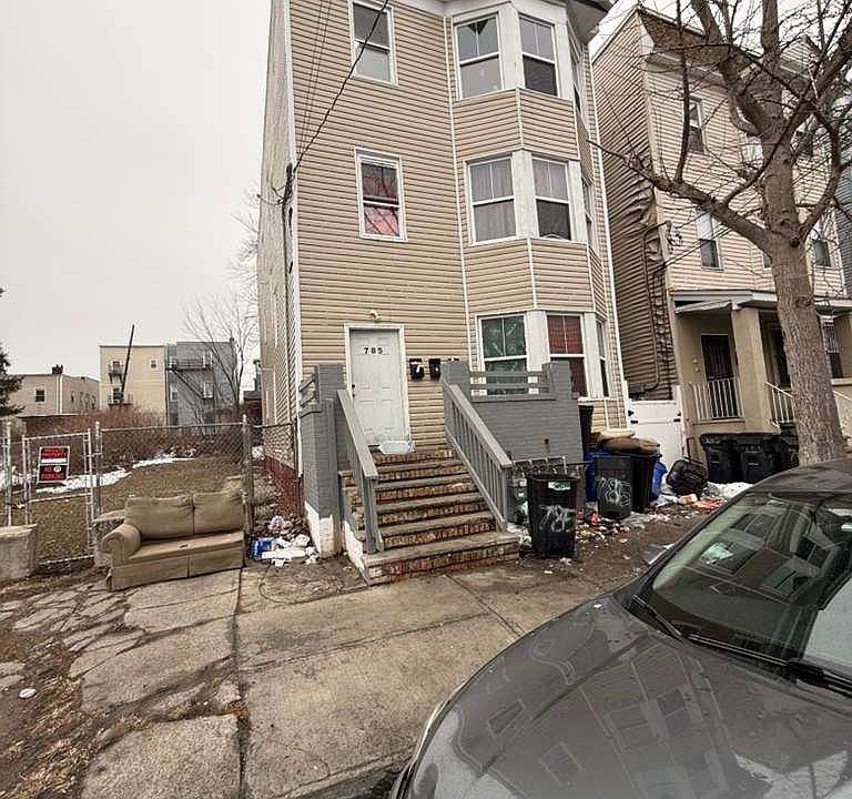 1st image of 756 S 18th St Floor 3