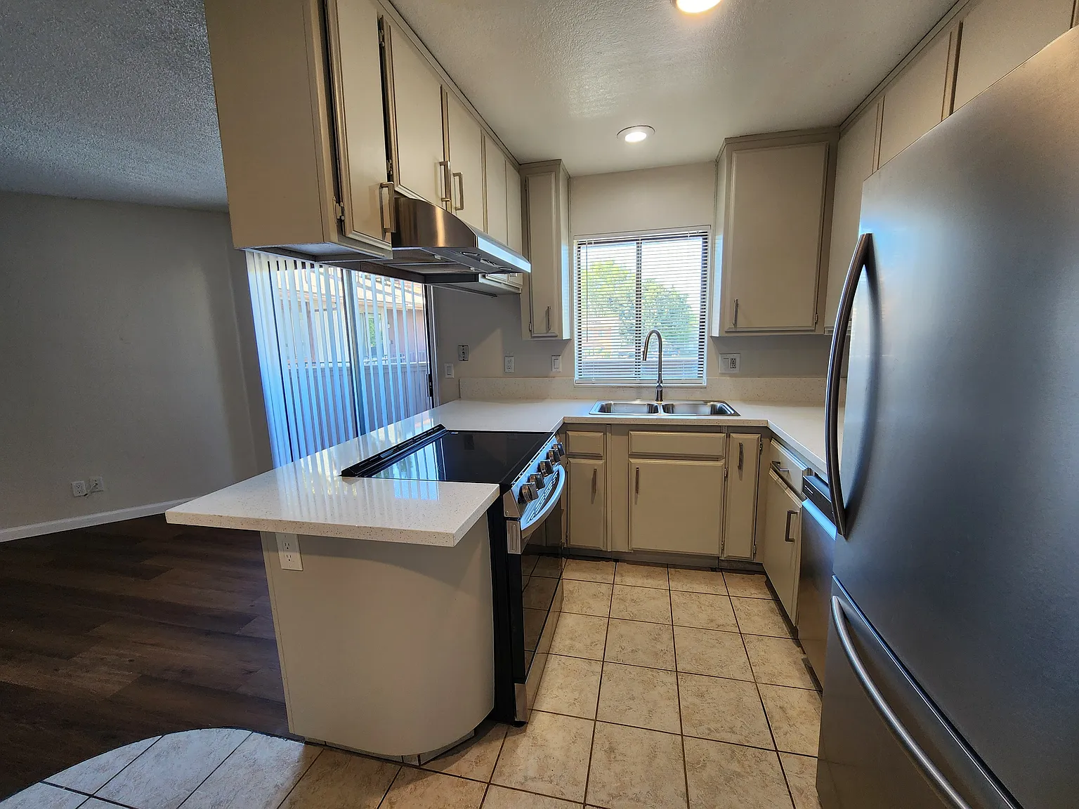 2 bed, 690 sqft, $1,400 — Photo 4