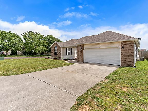 3rd image of 1113 Woodland Ridge Drive
