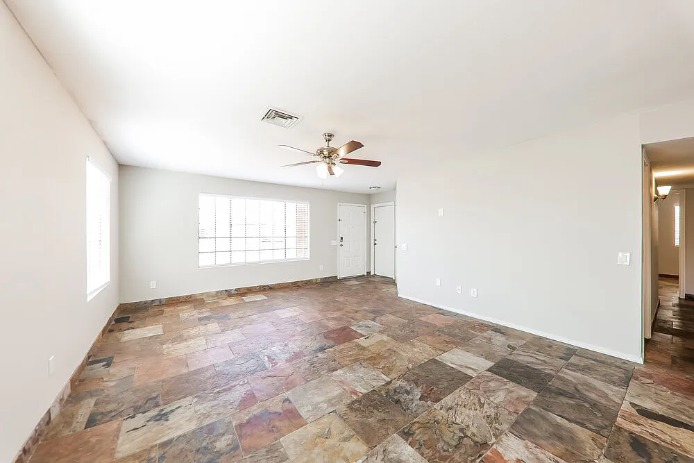3 bed, 2.0 bath, 1200 sqft, $1,920 — Photo 4