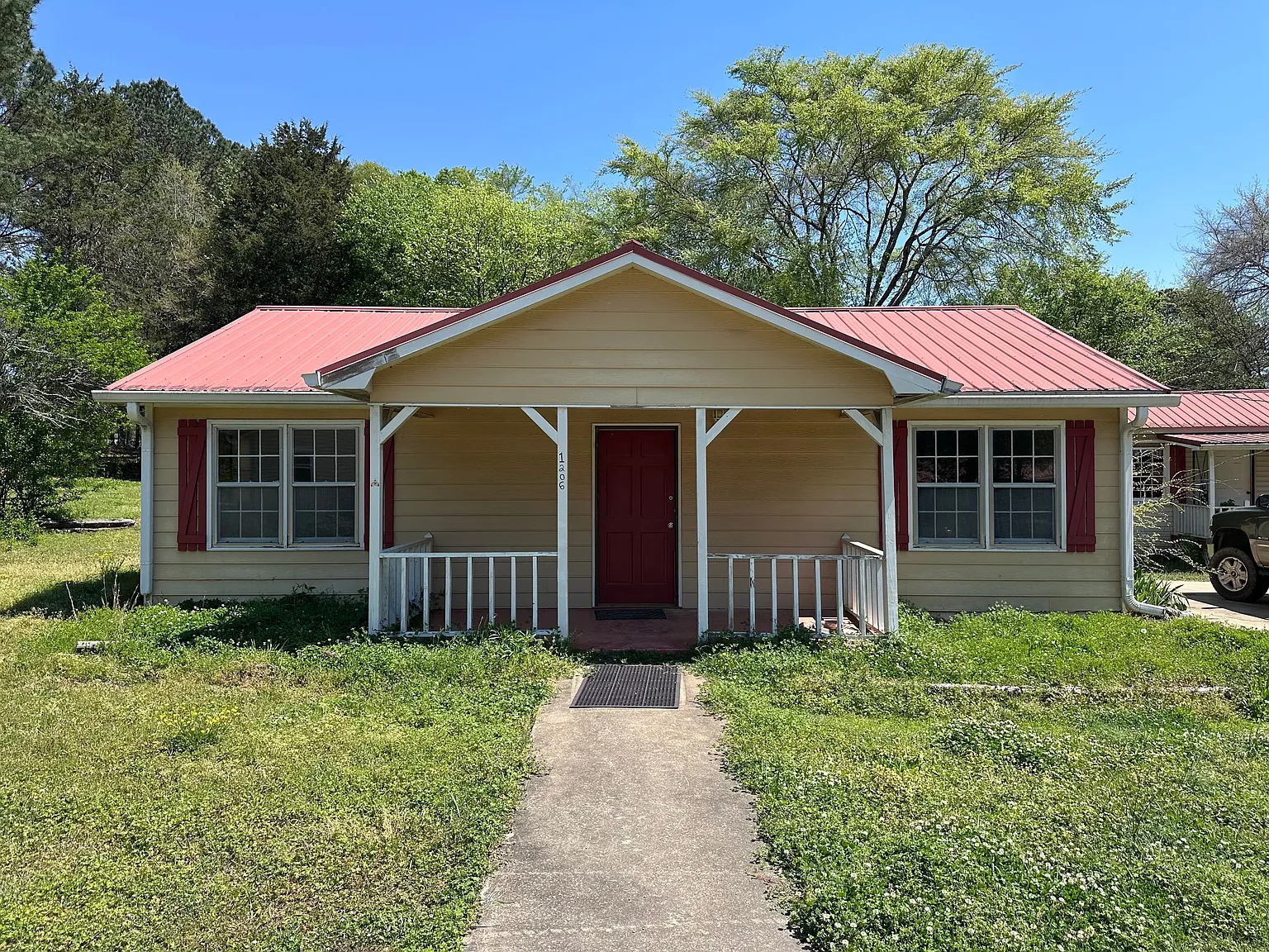 2 bed, 1.0 bath, 950 sqft, $1,200 — Photo 1
