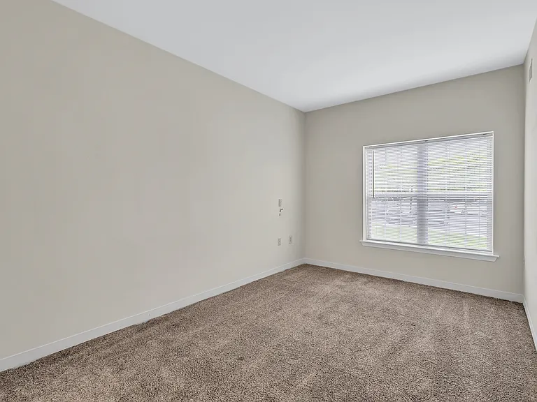 Laurel Lakes — Photo 14