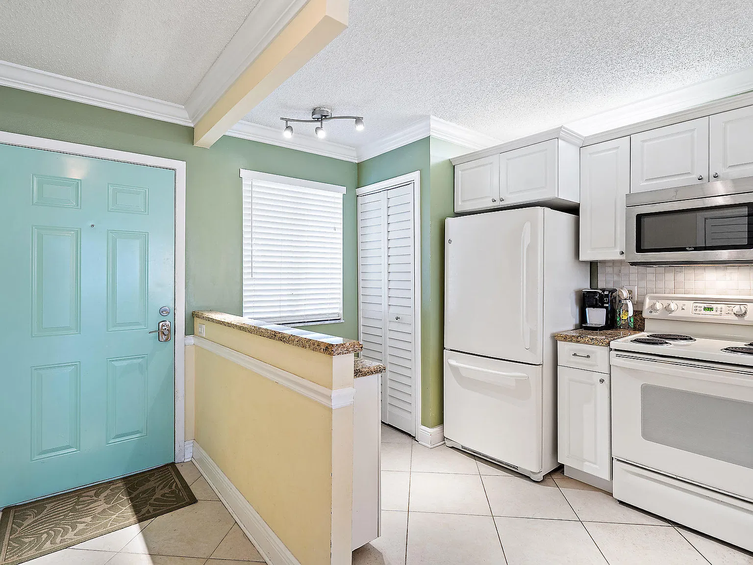 2 bed, 2.0 bath, 1056 sqft, $2,500 — Photo 3