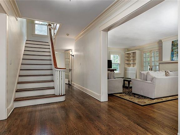 4th image of 600 W 58th Ter