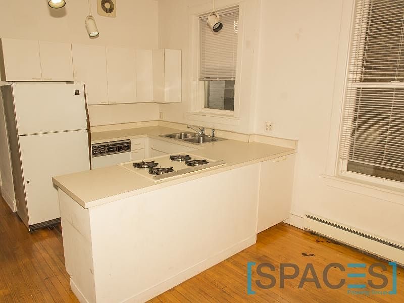1st image of 1913 W Belmont Ave #2