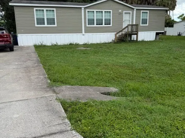 2495 Zoysia Ln, North Fort Myers, FL 33917