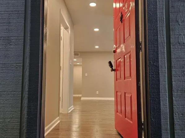 302 River Run Dr, Sandy Springs, GA 30350