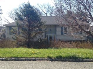 9 Knollwood Rd, Hackettstown, NJ 07840