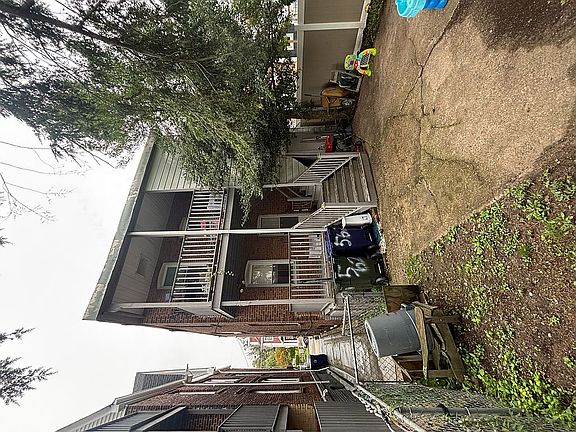 2nd image of 562 Jacques St
