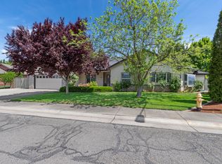 110 Meadowbrook Dr, Central Pt, OR 97502