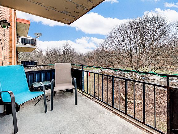 2nd image of 940 Holbrook Rd APT 33B