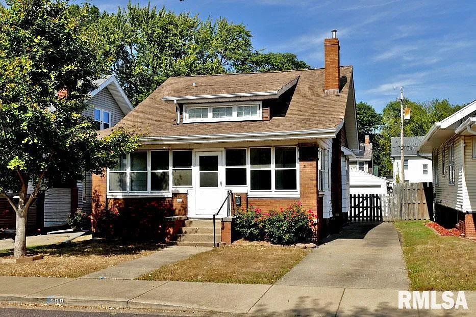 809 W Eleanor Pl photo 1