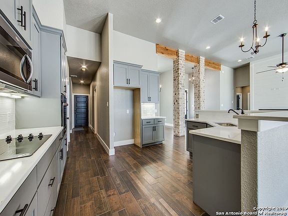 3rd image of 140 E Ashton Blvd