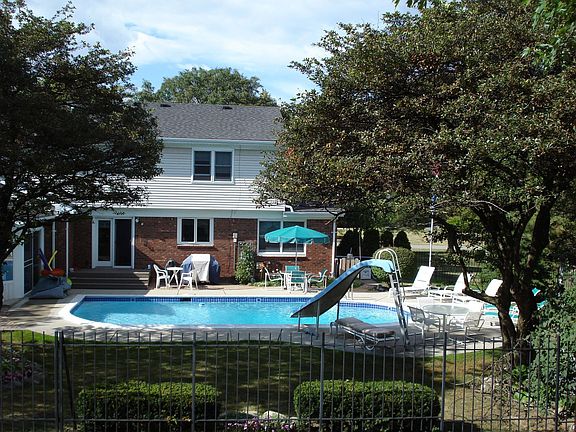 Beautiful Yard w/Inground Pool