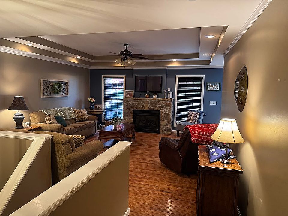 1st image of 107 Alexis Ln