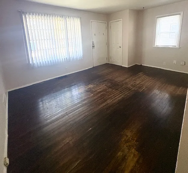 913 N Gregory St — Photo 3