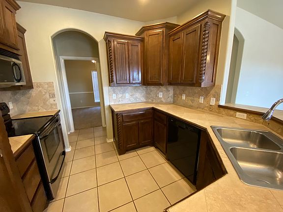 5th image of 640 E Linden Ln