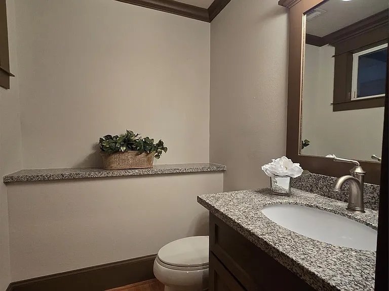 855 Mathis St — Photo 27