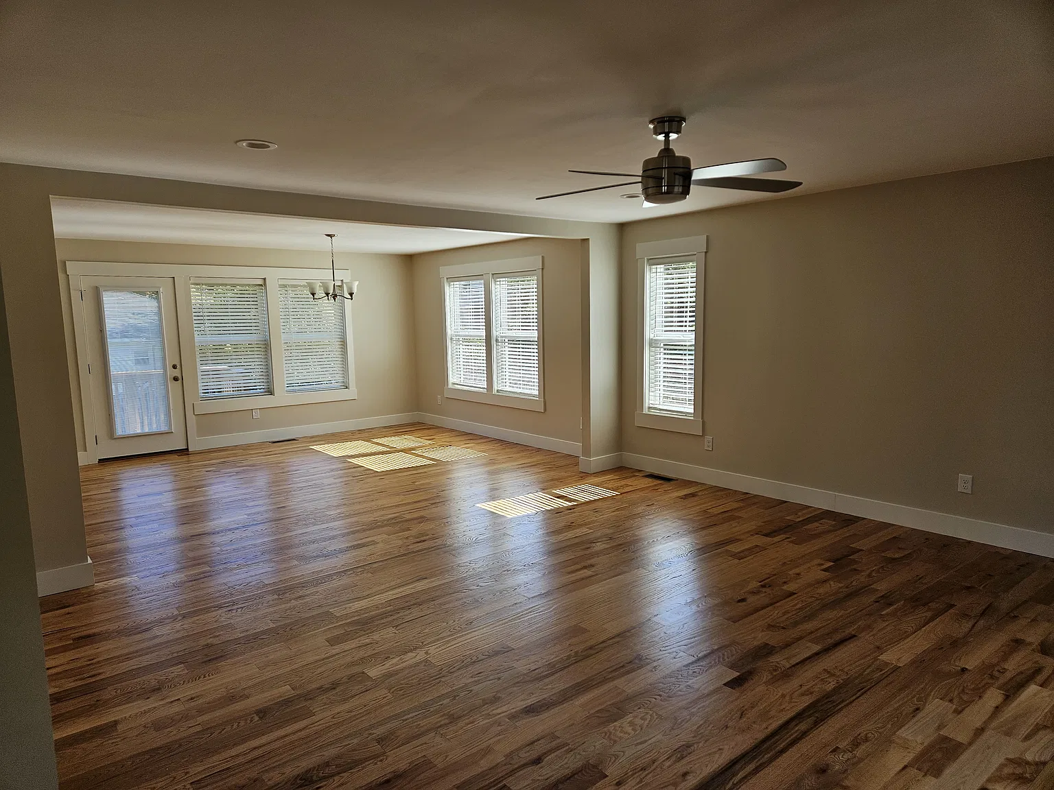 3 bed, 2.5 bath, 1807 sqft, $2,195 — Photo 3