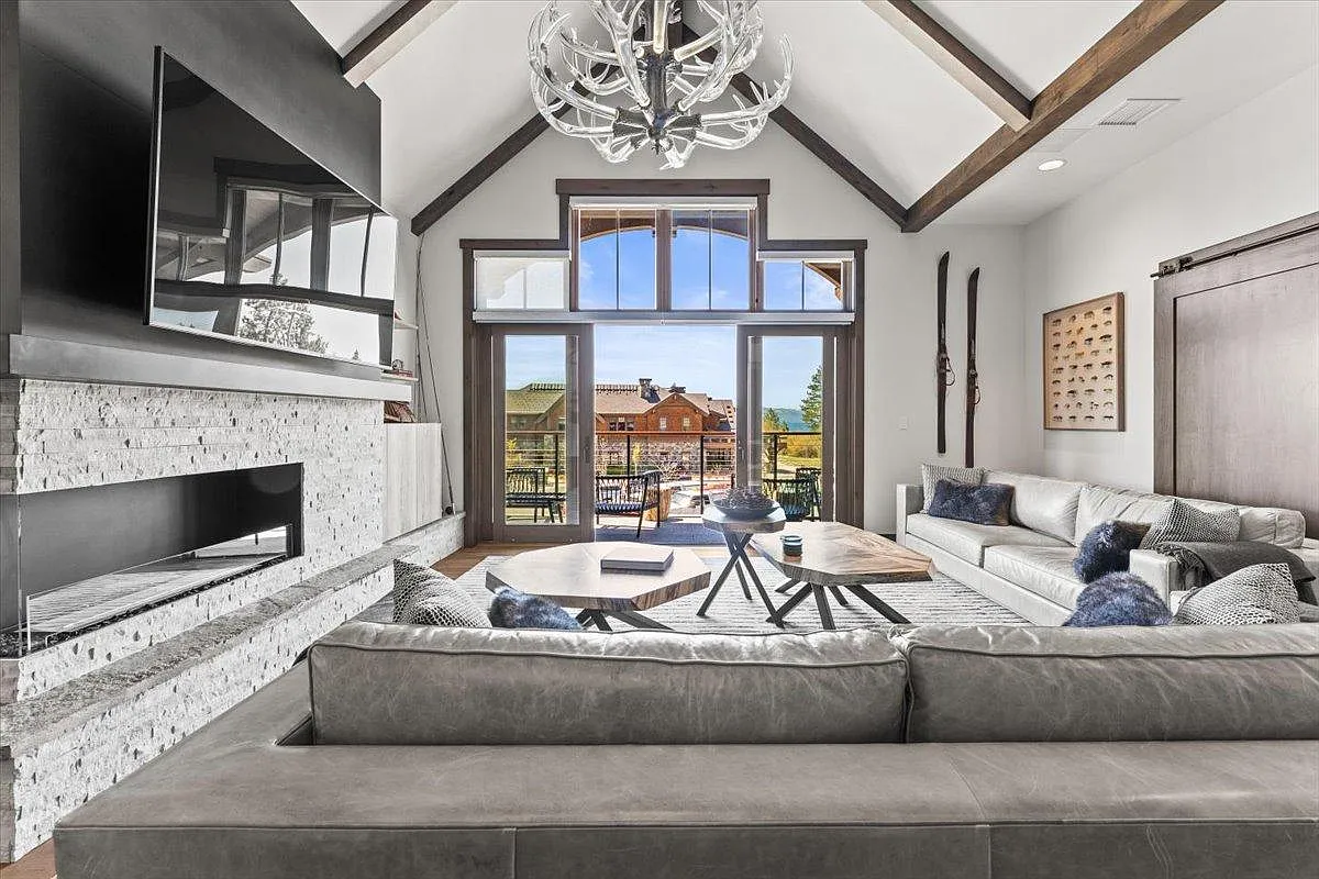 5 bed, 4217 sqft, $25,000 — Photo 1