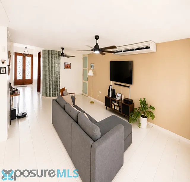 3 bed, 2.0 bath, 2000 sqft, $2,300 — Photo 3