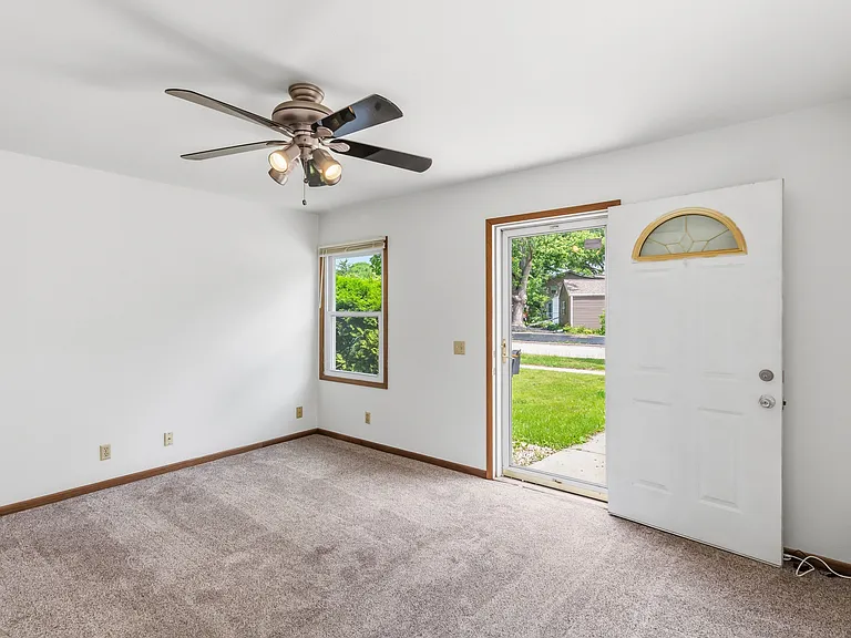 3485 Hargrove St — Photo 12