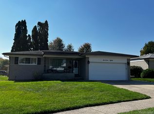 1780 Westwood Dr, Madison Heights, MI