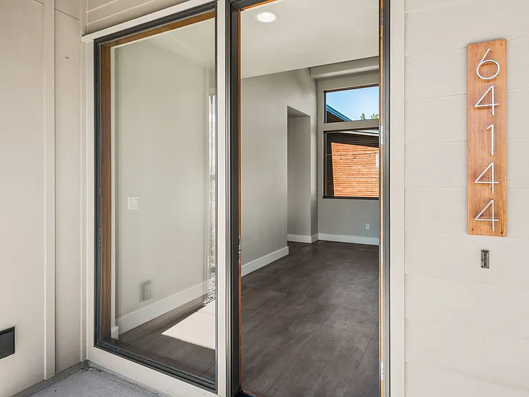 64144 Pioneer Loop — Photo 6