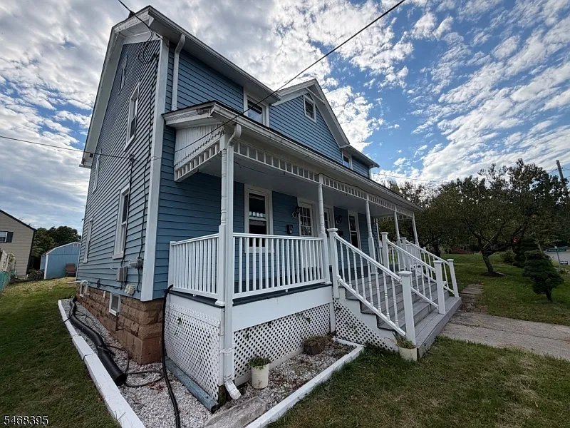2 bed, 1.0 bath, $2,150 — Photo 2