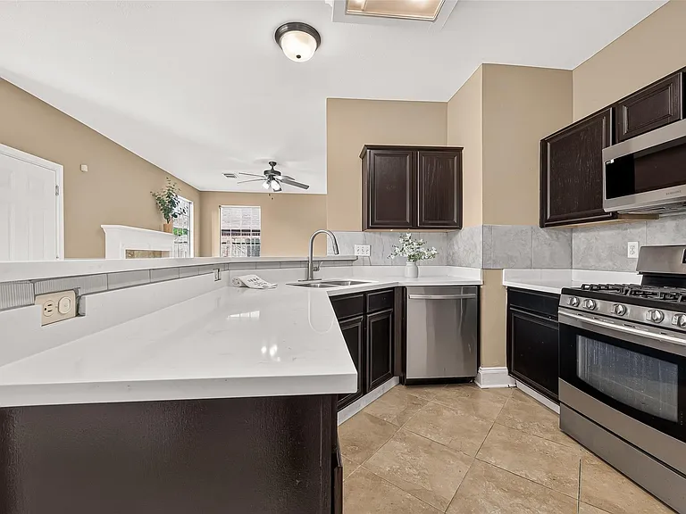 4011 Alexis Cir — Photo 19