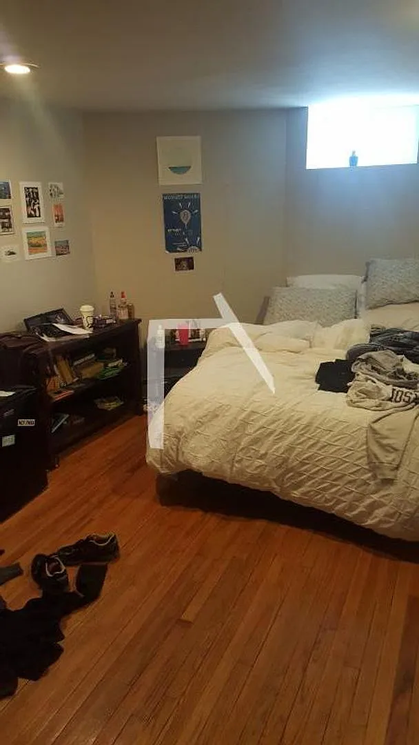 Charming 6 Bedroom-No Broker Fee — Photo 2